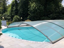 copertura telescopica su piscina interrata